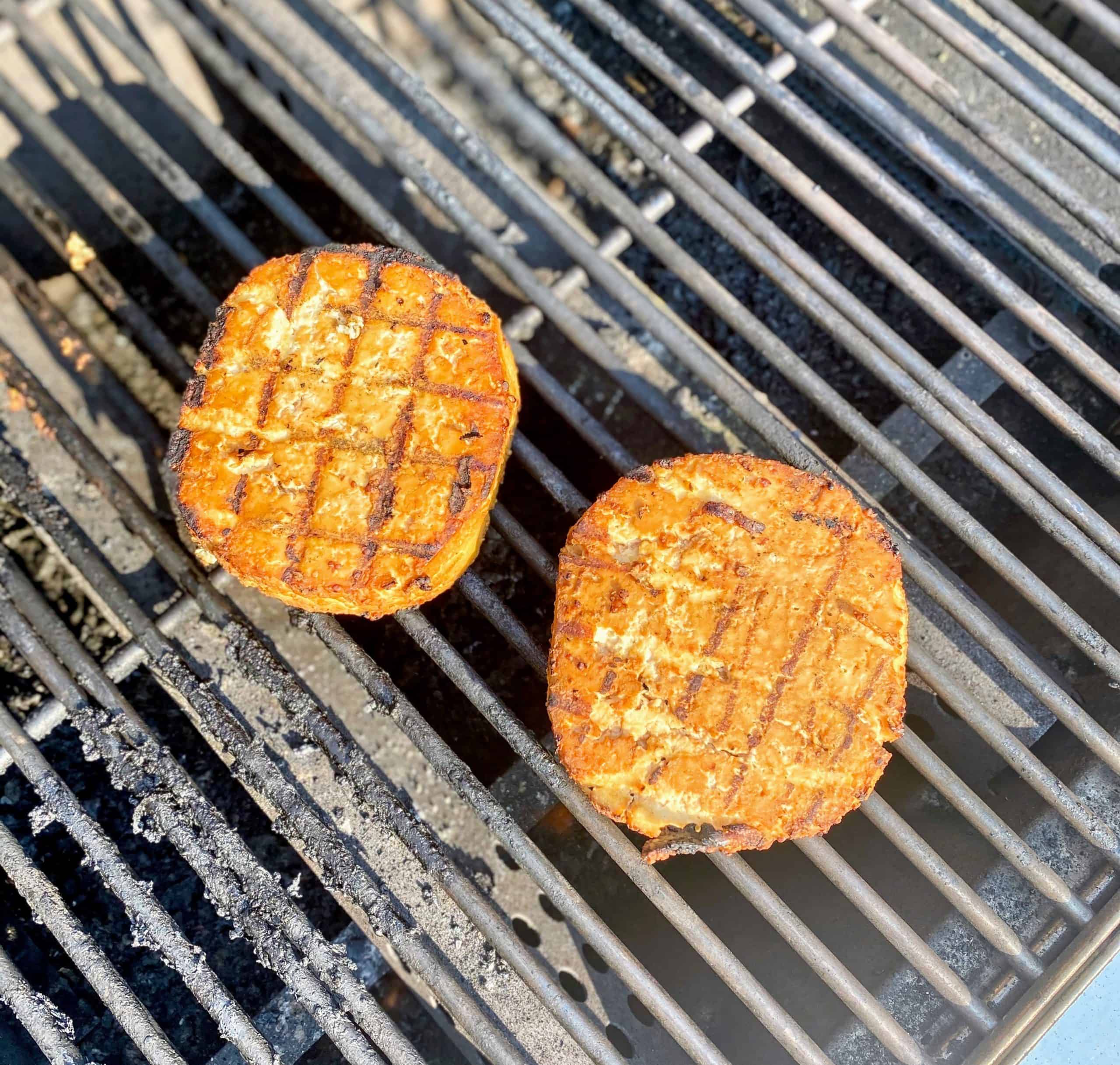 Grilling tofu burgers