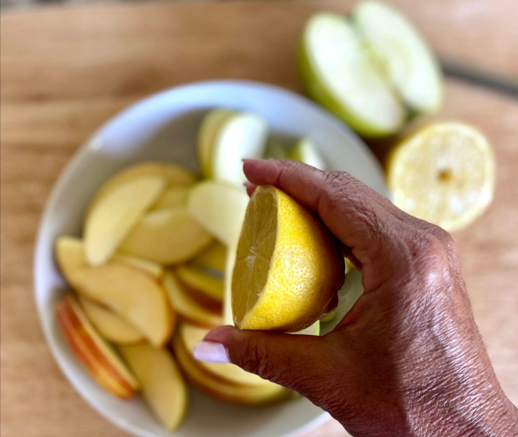 Lemon keeps the apples from browning