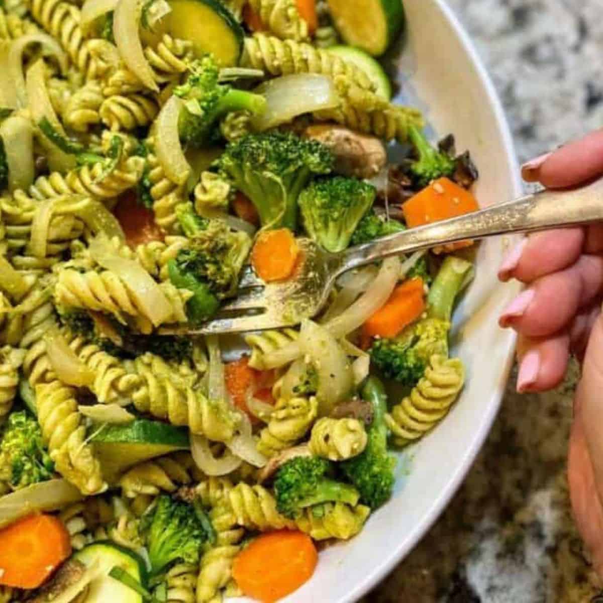 Quick & Easy Vegan Pesto Pasta